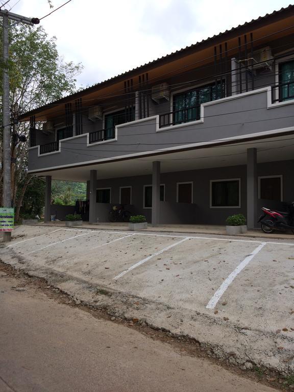Appartamento Am House Klong Muang Beach Esterno foto