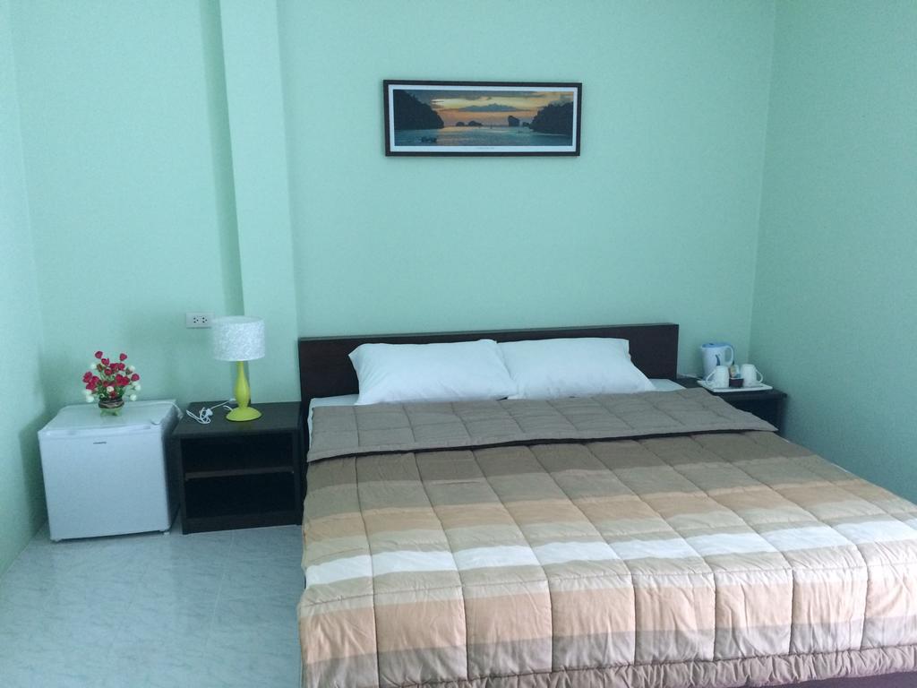 Appartamento Am House Klong Muang Beach Esterno foto
