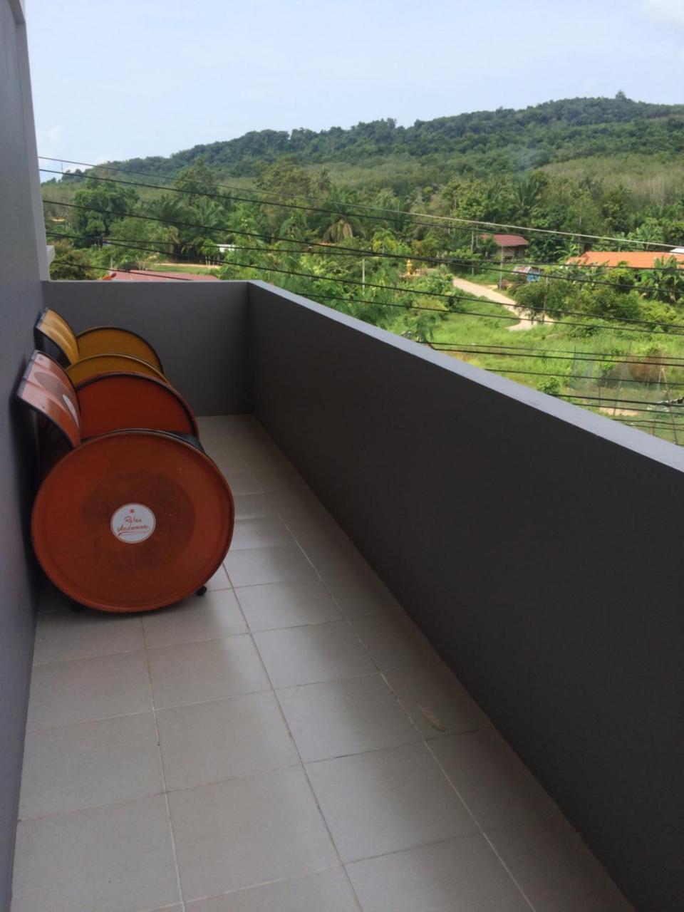 Appartamento Am House Klong Muang Beach Esterno foto